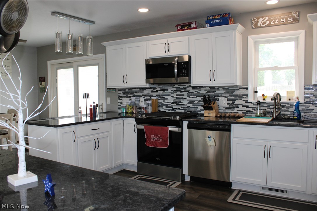 13605 Crestway Drive Property Photo 5