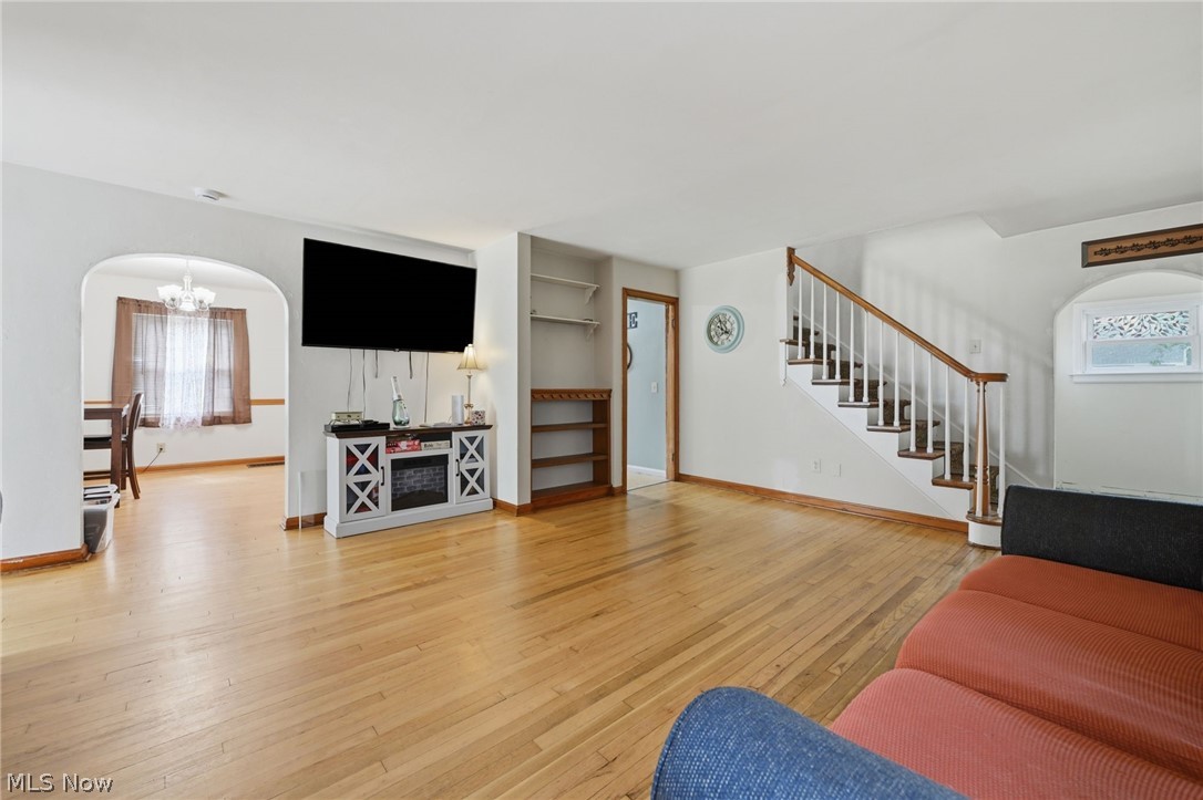 369 E 46th Street Property Photo 2