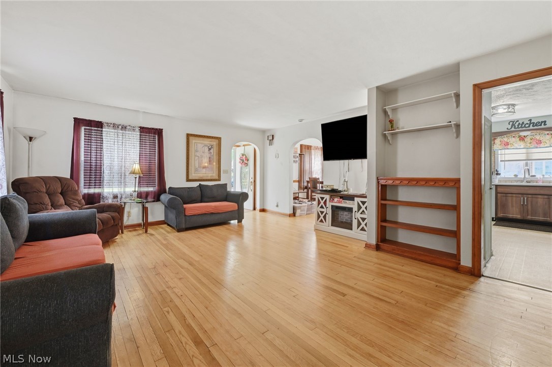 369 E 46th Street Property Photo 7