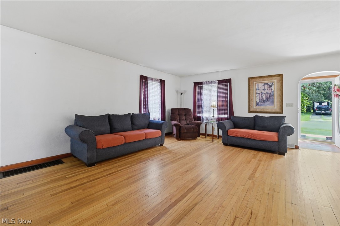 369 E 46th Street Property Photo 8