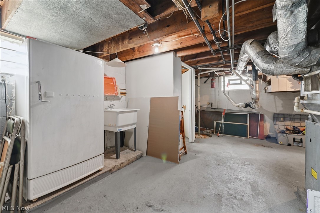 369 E 46th Street Property Photo 24