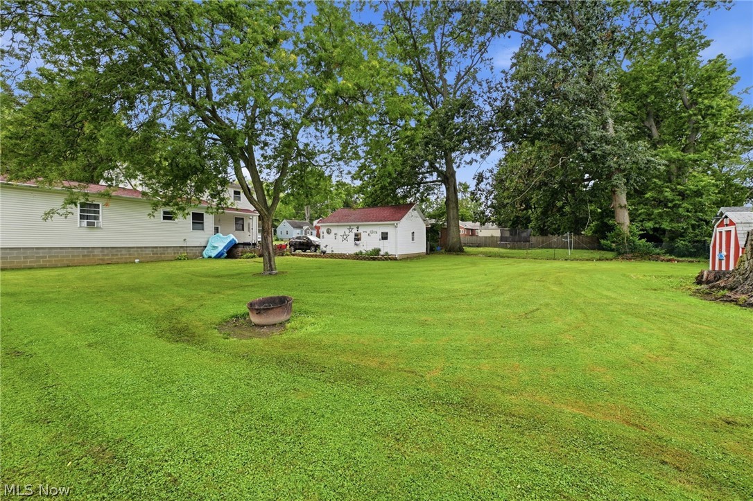 369 E 46th Street Property Photo 27