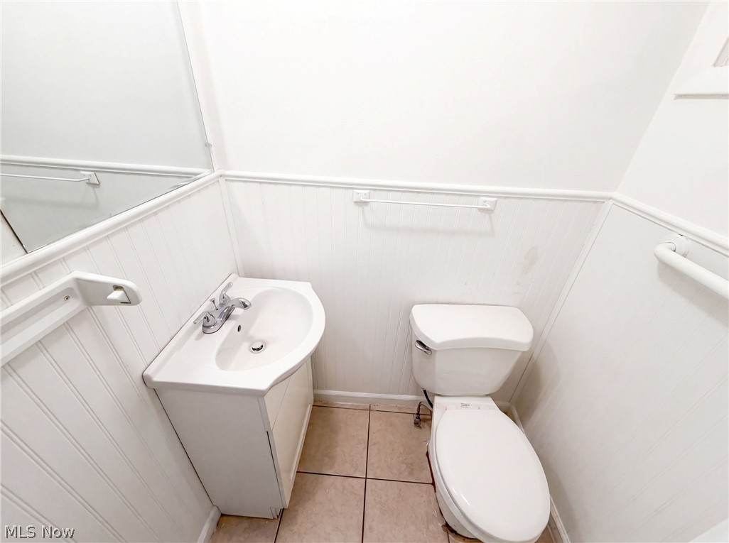 845 E 232nd Street Property Photo 11
