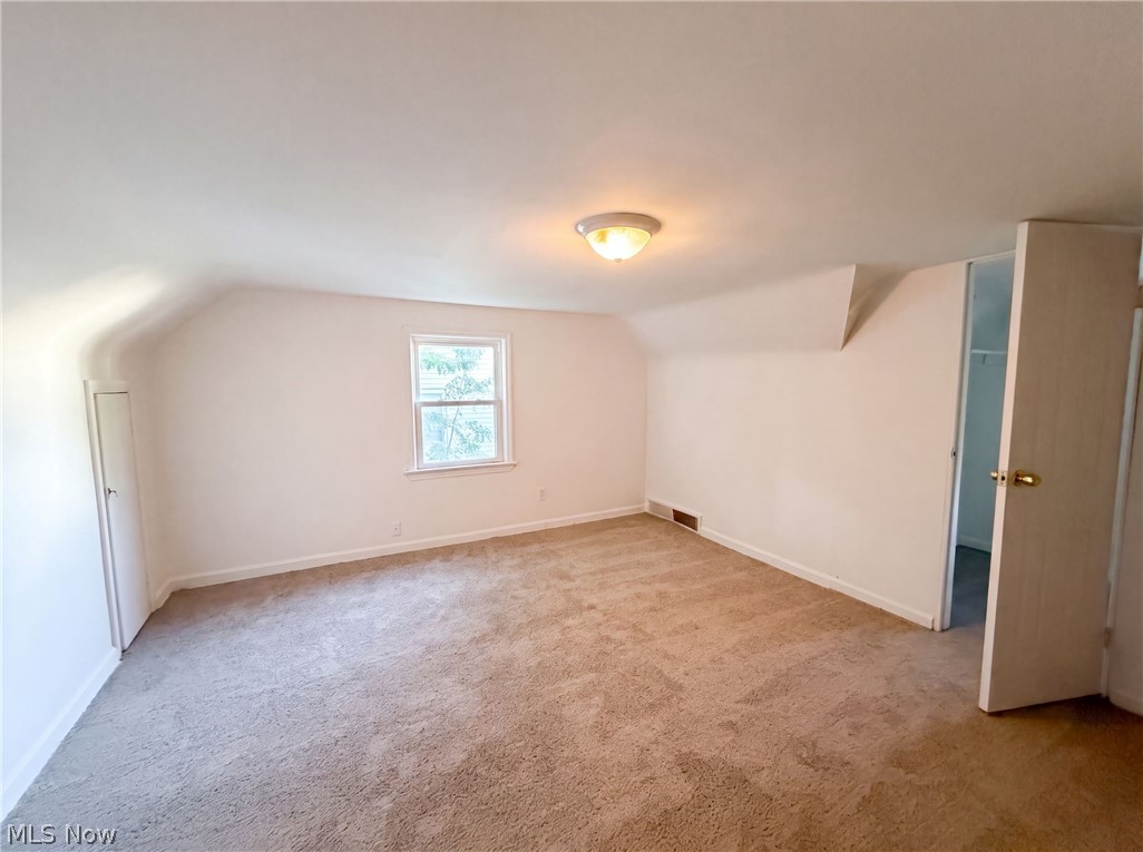 845 E 232nd Street Property Photo 12