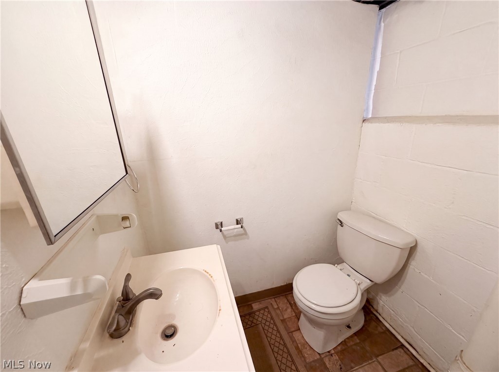 845 E 232nd Street Property Photo 14