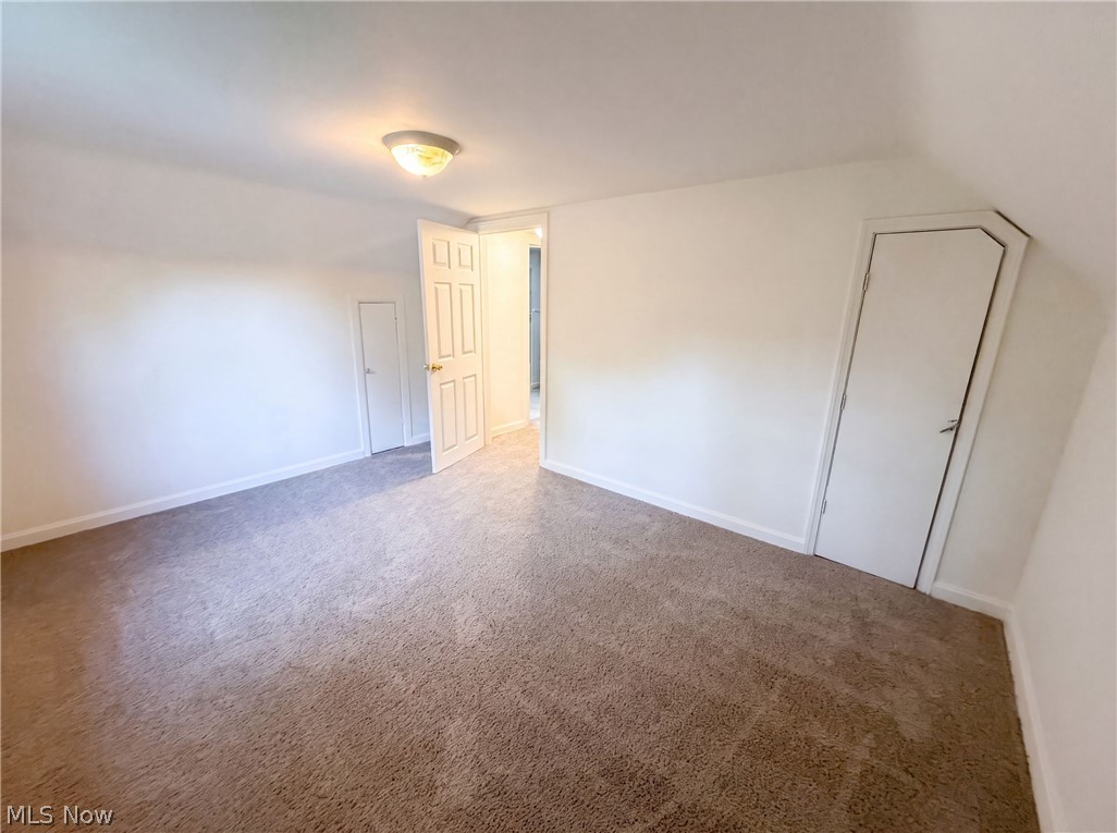 845 E 232nd Street Property Photo 15