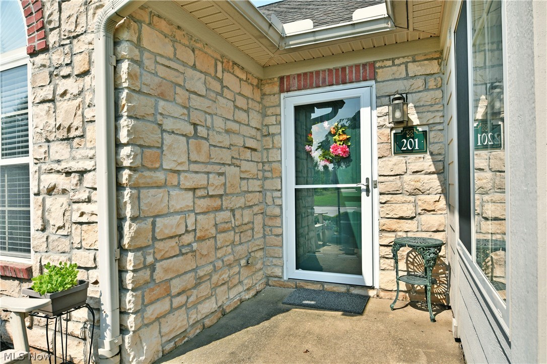 201 River Glen Drive Ne Property Photo 3