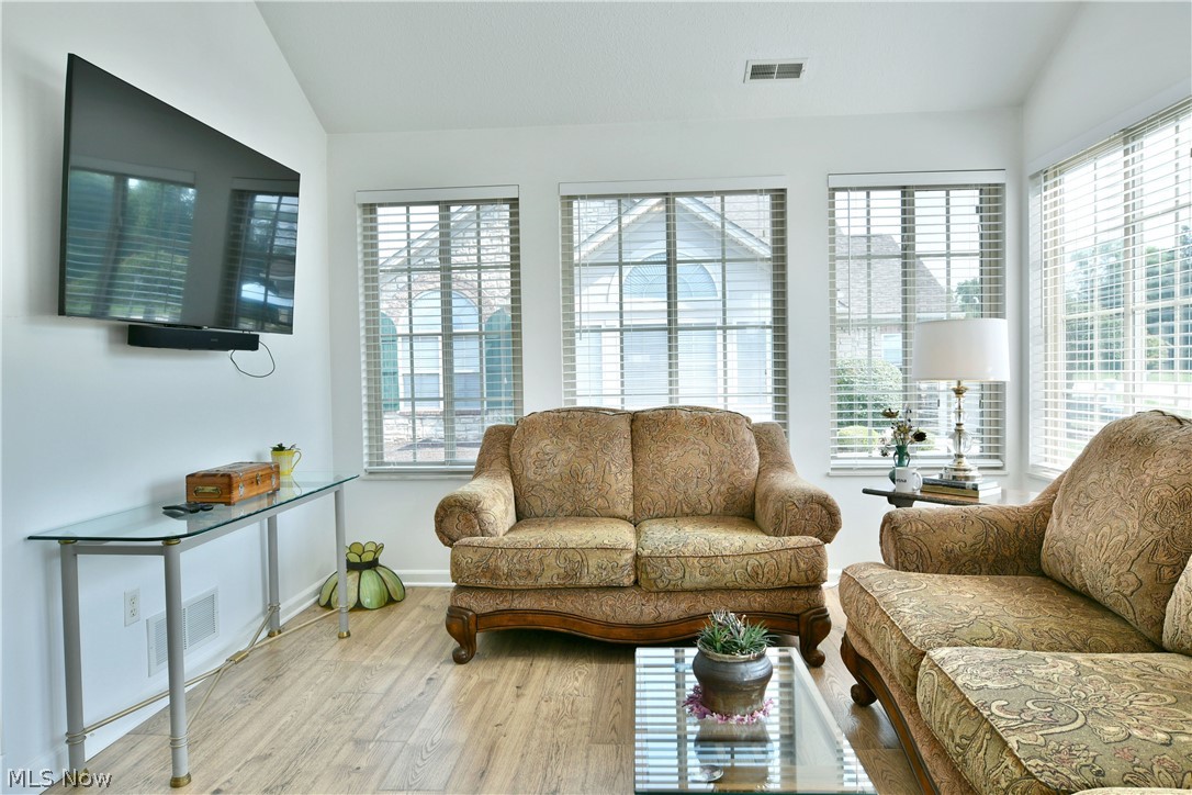 201 River Glen Drive Ne Property Photo 14