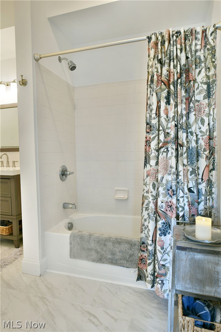 201 River Glen Drive Ne Property Photo 25