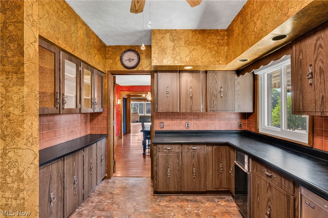 593 Dewey Avenue Property Photo 18