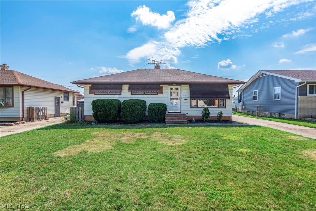 4579 Memphis Villas S Property Photo 1