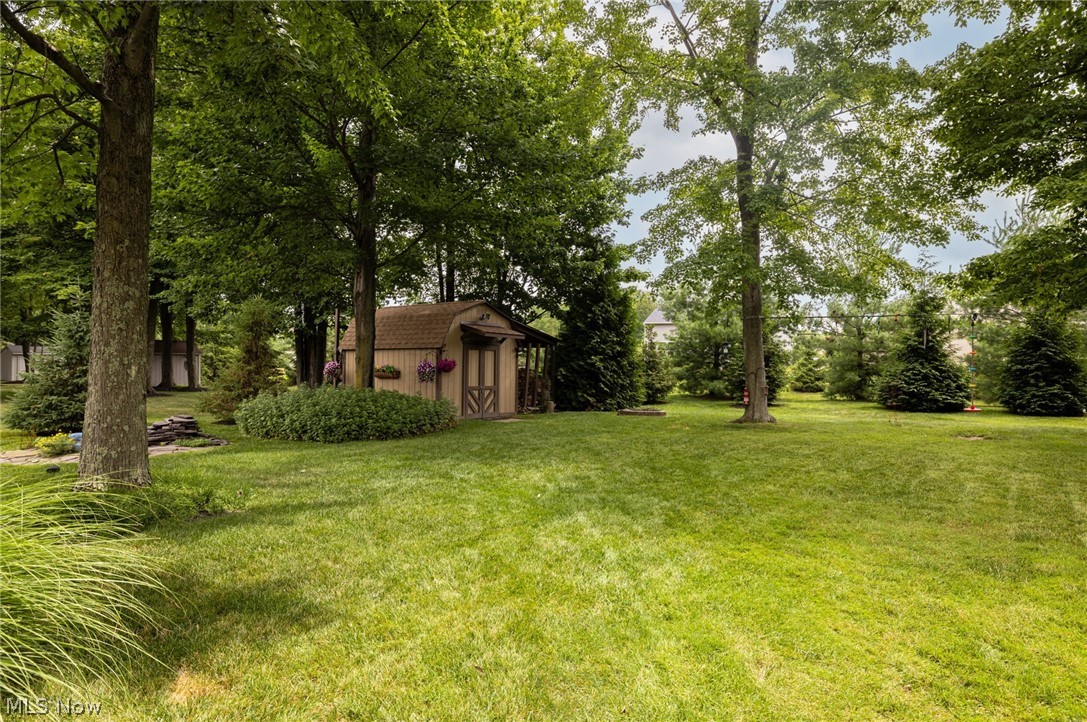 18717 Walnut Drive Property Photo 6