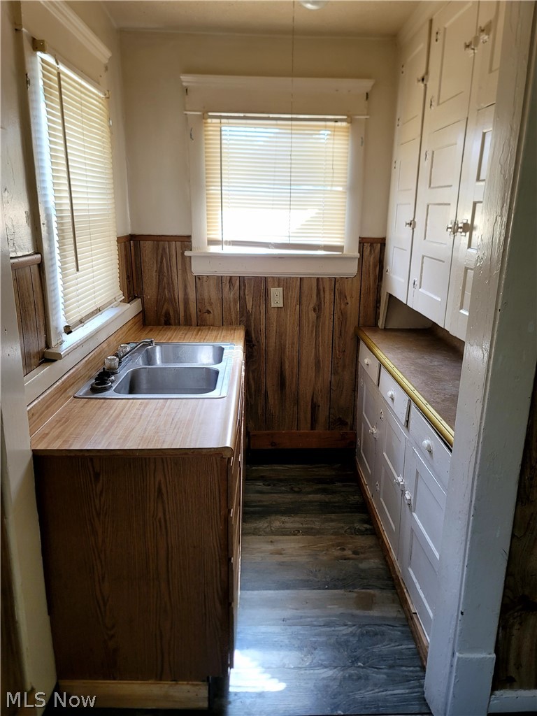 543 Kling Street Property Photo 8
