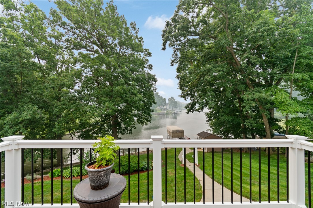 114 Lake Front Drive Property Photo 15