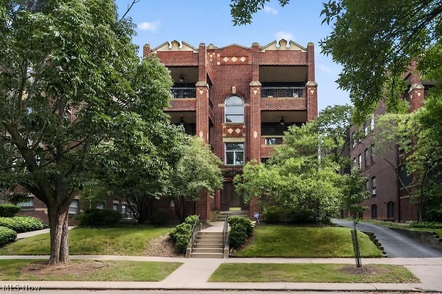 2476 Derbyshire Road 8