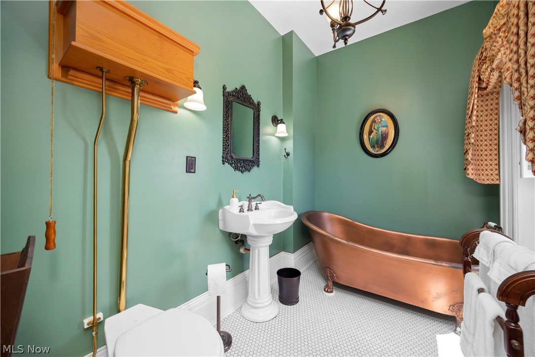 403 E Adams Street Property Photo 14