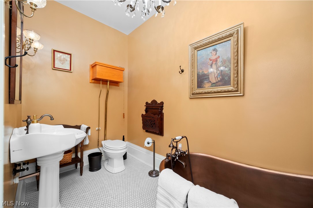 403 E Adams Street Property Photo 16