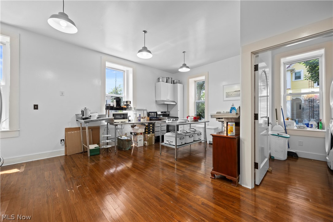 403 E Adams Street Property Photo 23