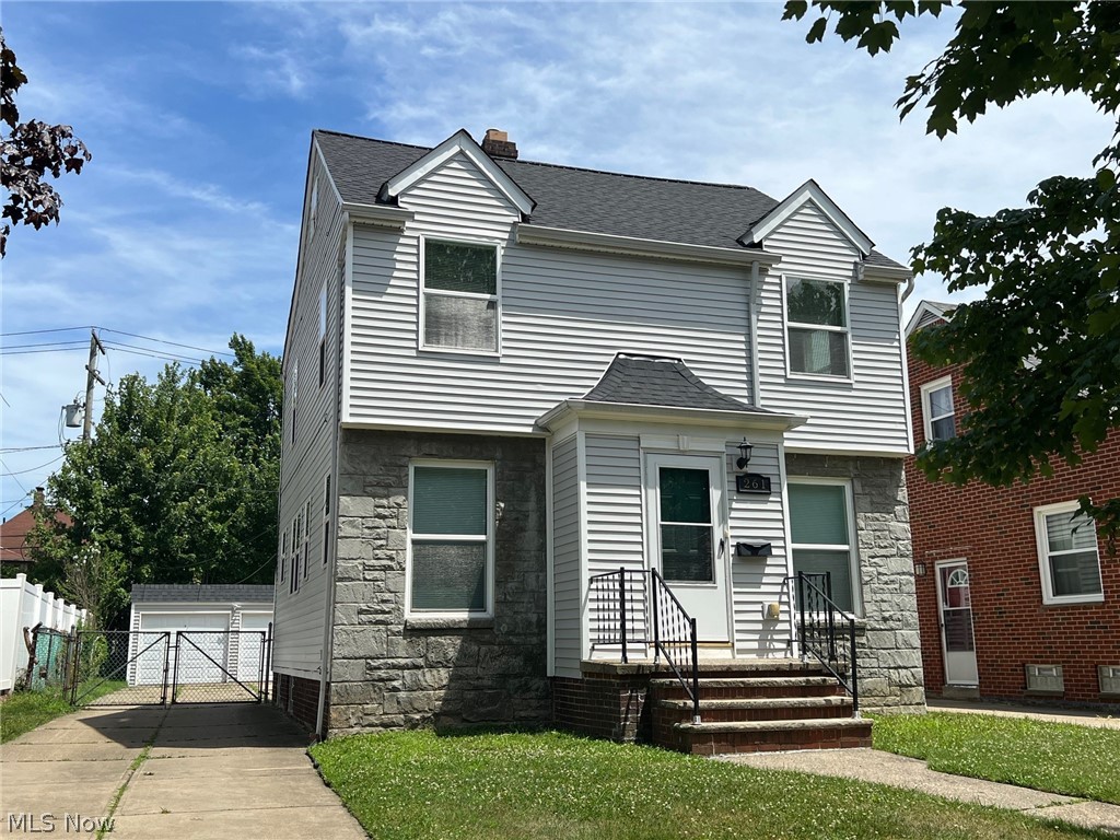 261 E 210th Street Property Photo 1