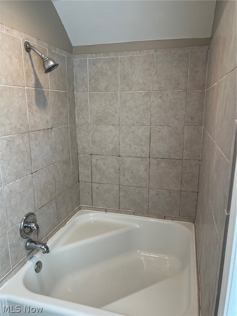261 E 210th Street Property Photo 5