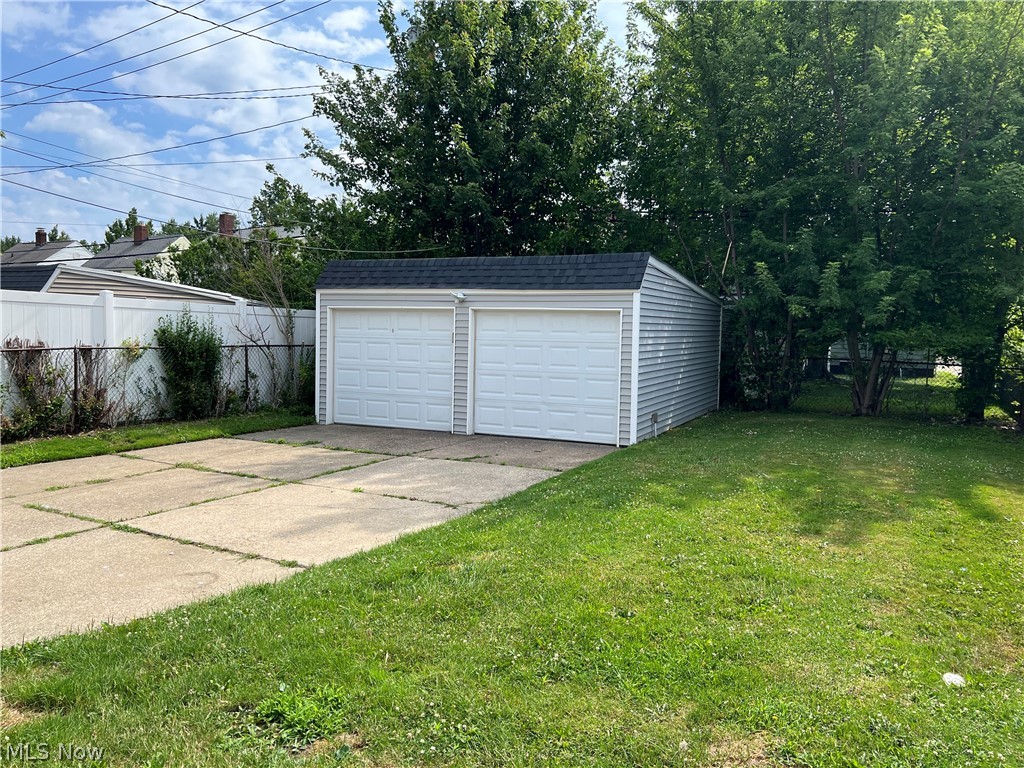 261 E 210th Street Property Photo 10