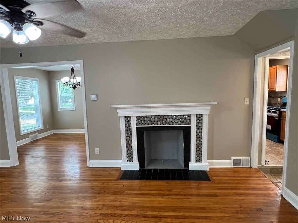 261 E 210th Street Property Photo 19