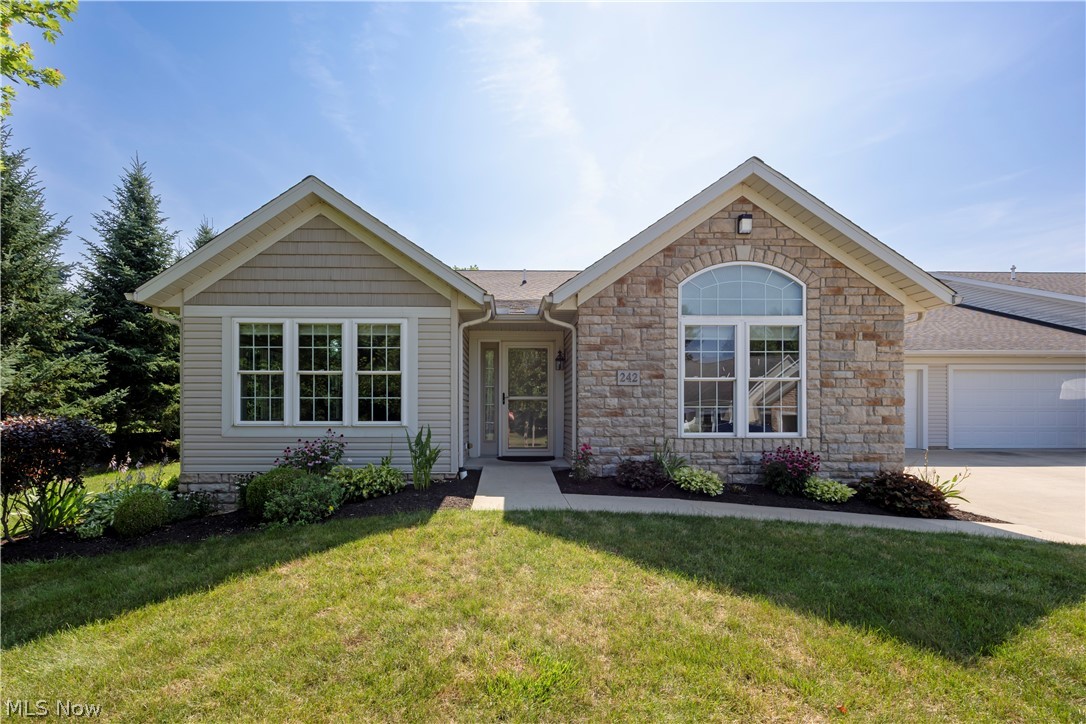 242 Woodbury Circle Property Photo 1