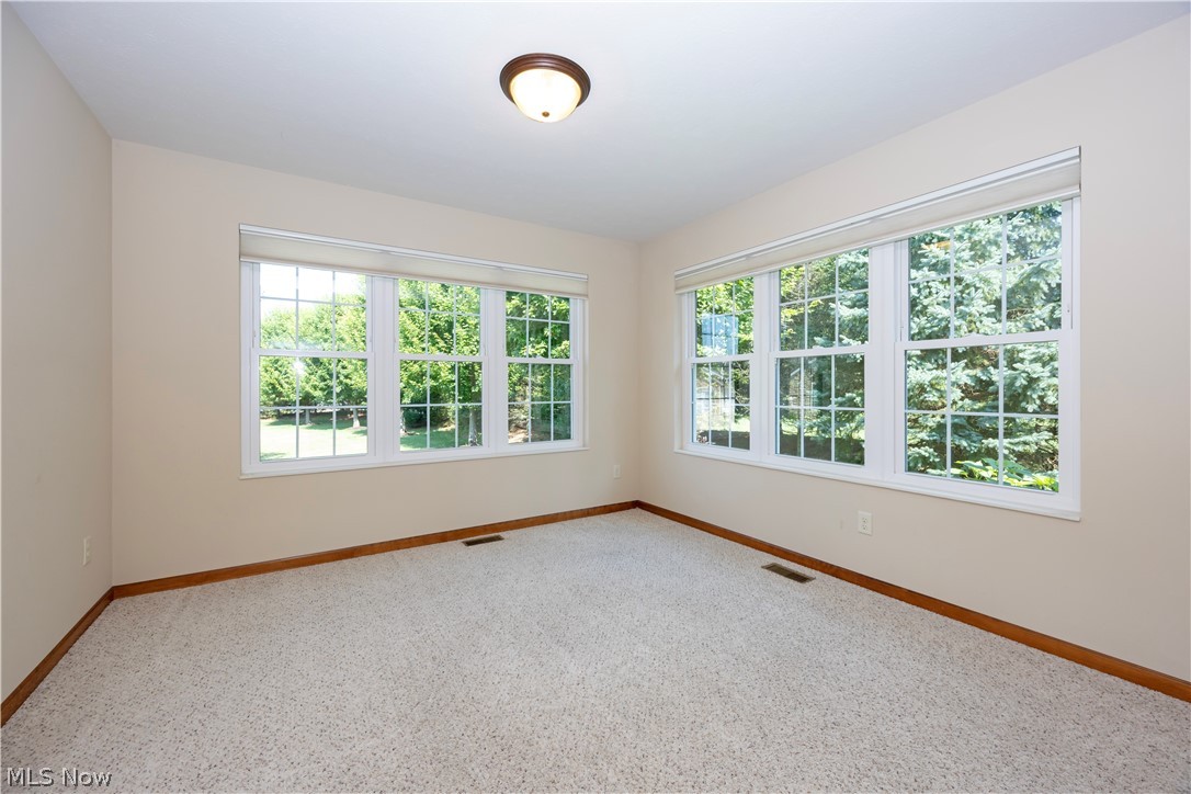242 Woodbury Circle Property Photo 4