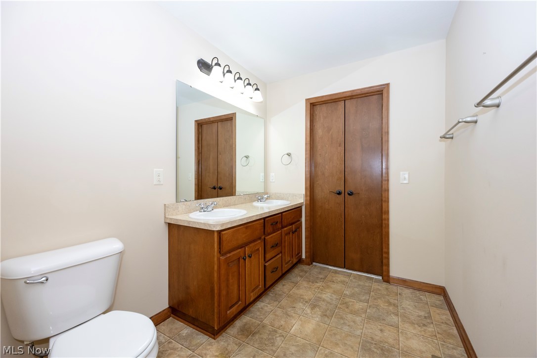 242 Woodbury Circle Property Photo 13