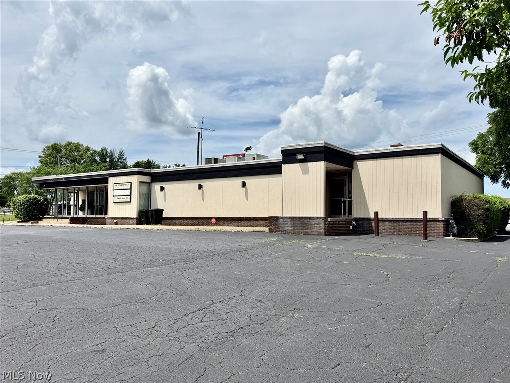 2900 Elm Road Ne Property Photo 4