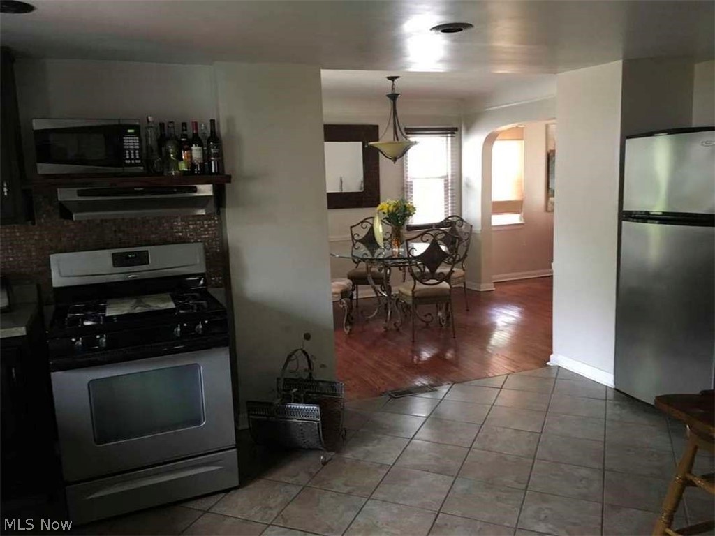 25200 Glenbrook Boulevard Property Photo 9