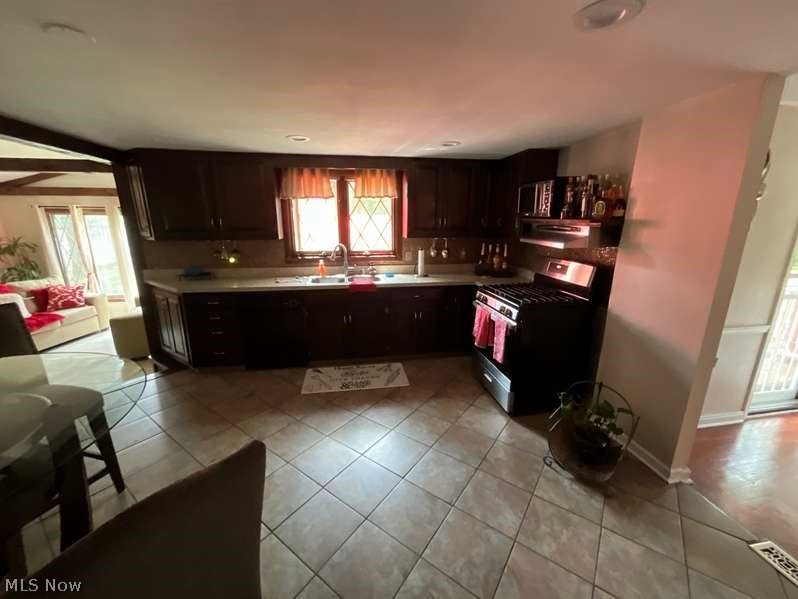 25200 Glenbrook Boulevard Property Photo 10