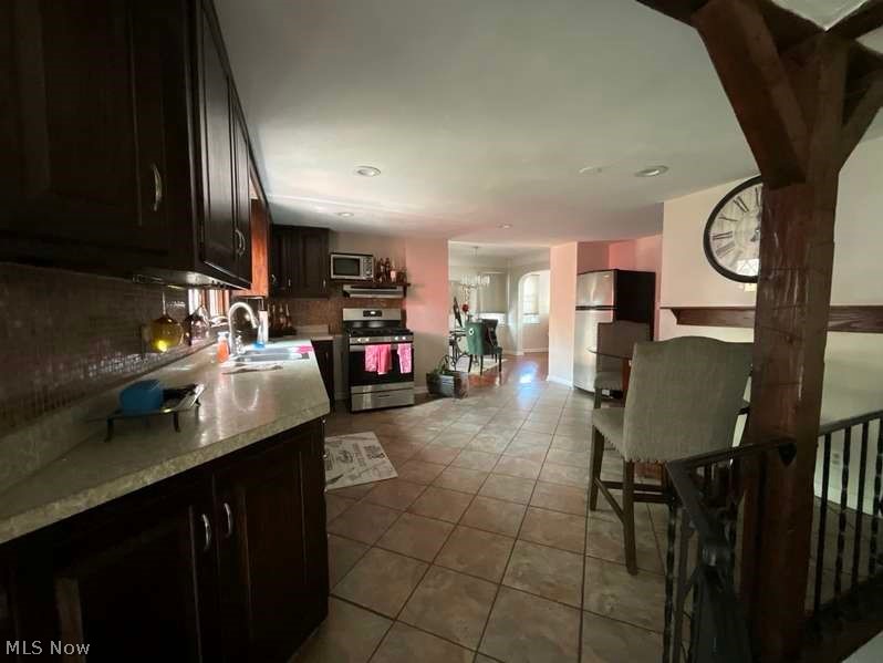 25200 Glenbrook Boulevard Property Photo 11
