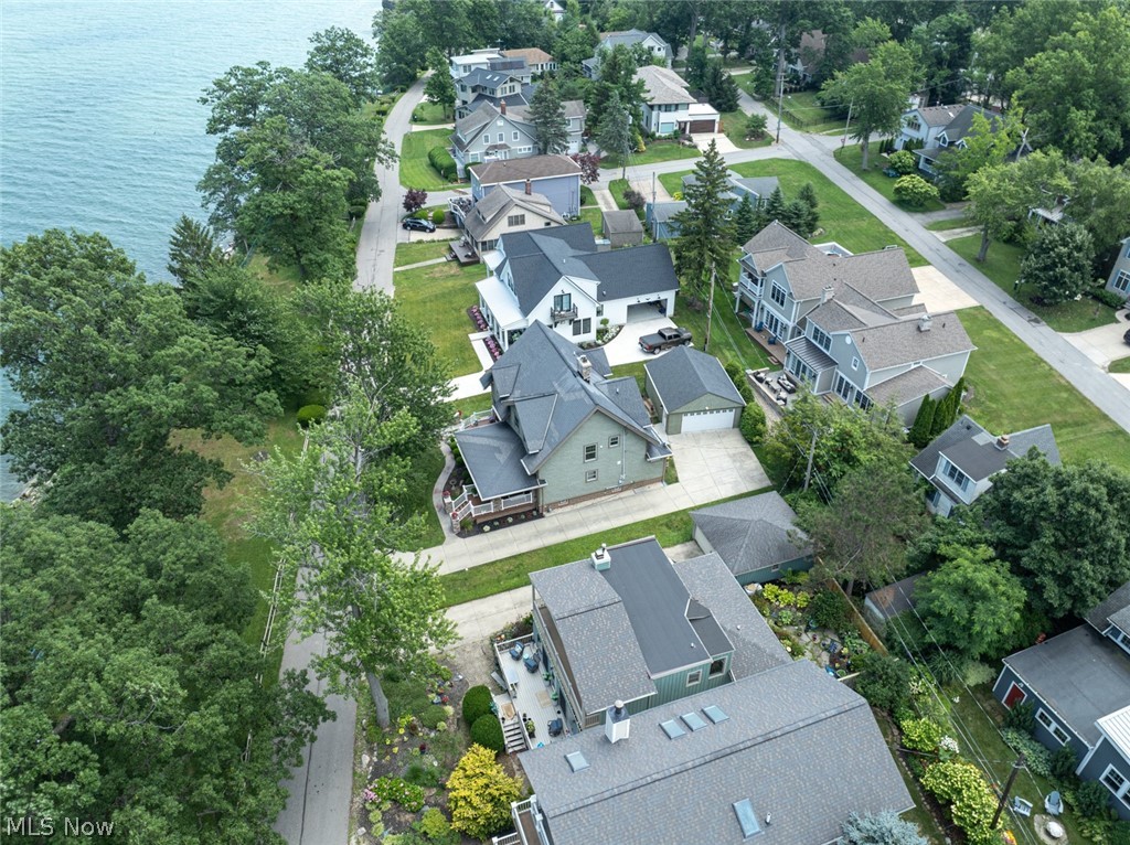25021 Lakeview Drive Property Photo 2
