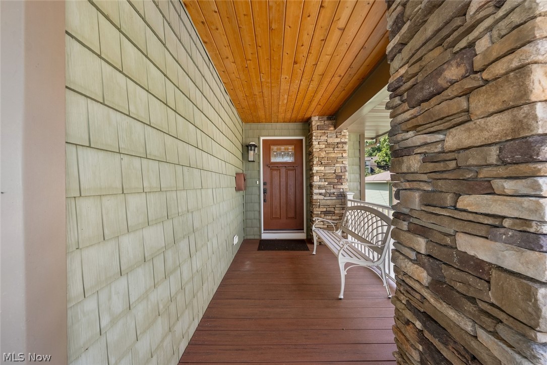 25021 Lakeview Drive Property Photo 4