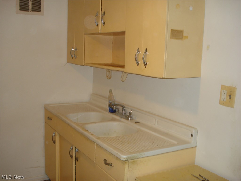 21050 Crystal Avenue Property Photo 6