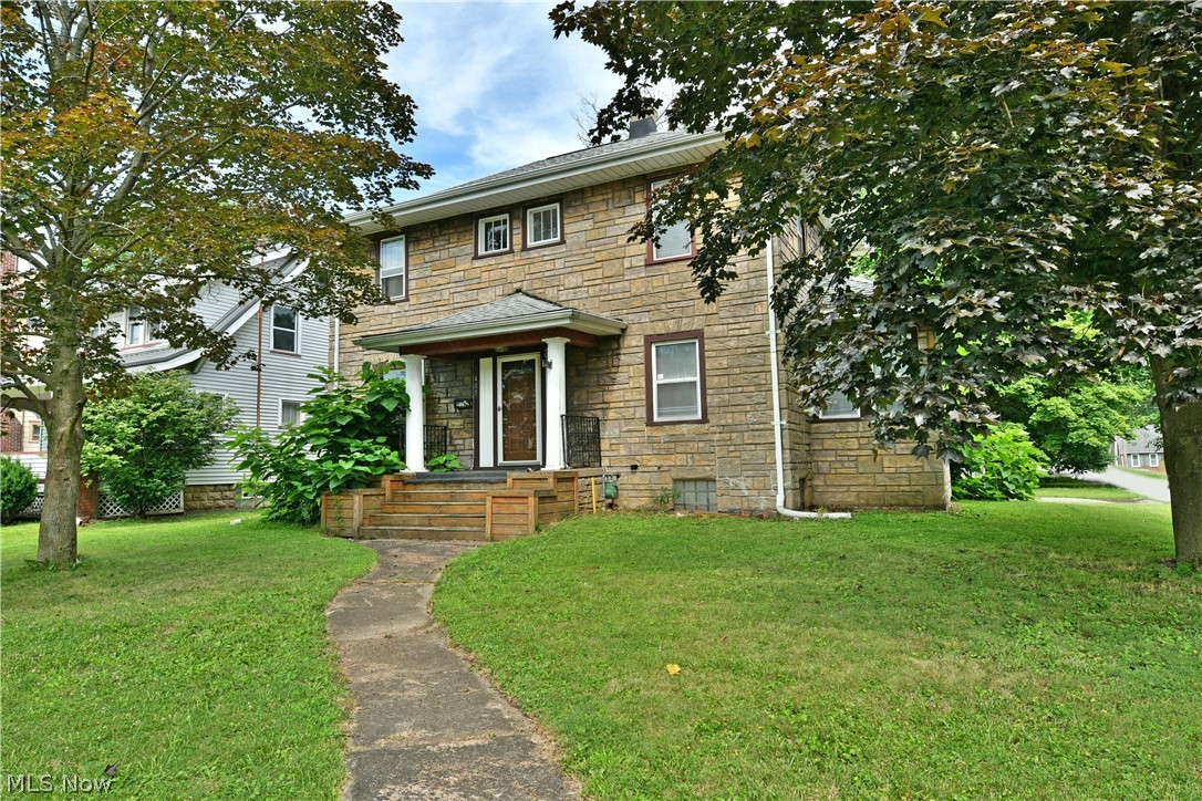 405 Oak Knoll Avenue SE
