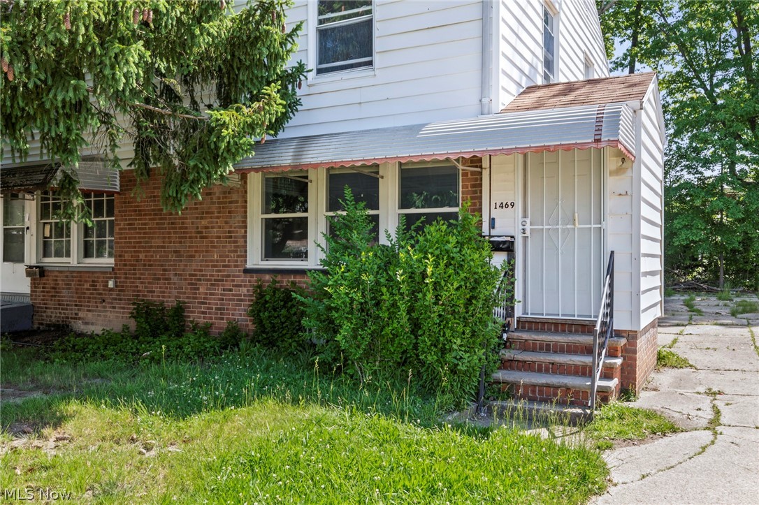 1469 E 250th Street Property Photo 1
