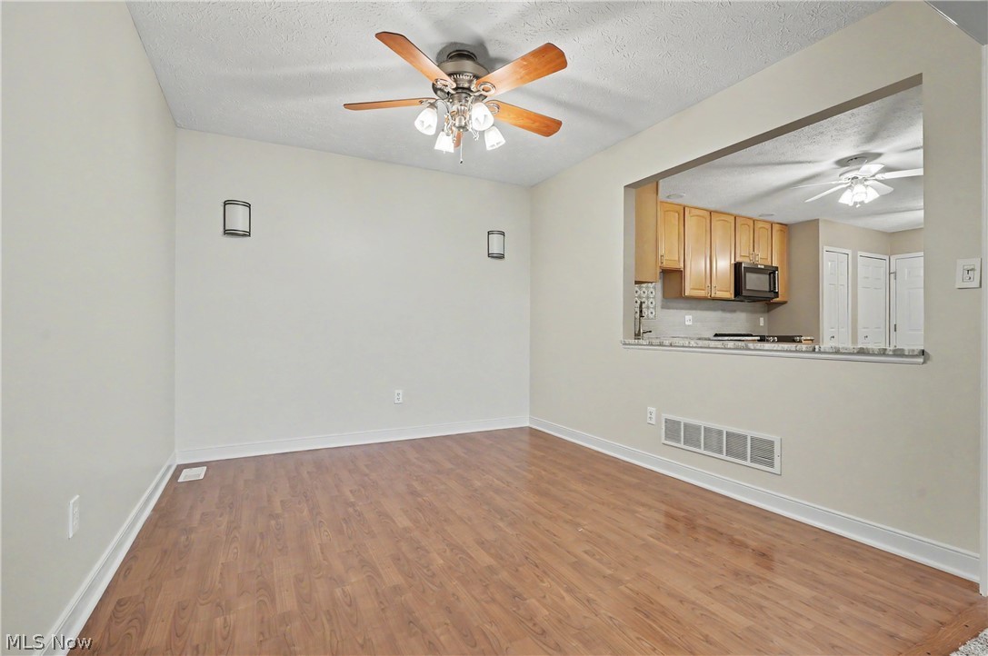 478 Kings Court Property Photo 6