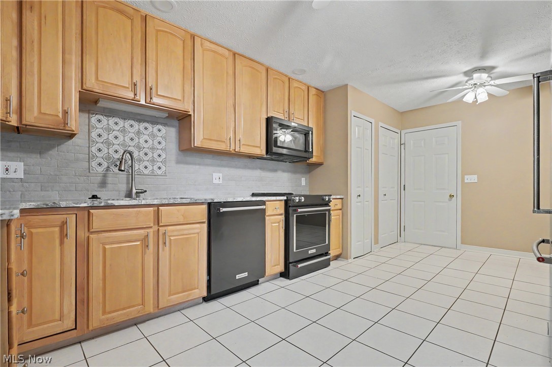 478 Kings Court Property Photo 10