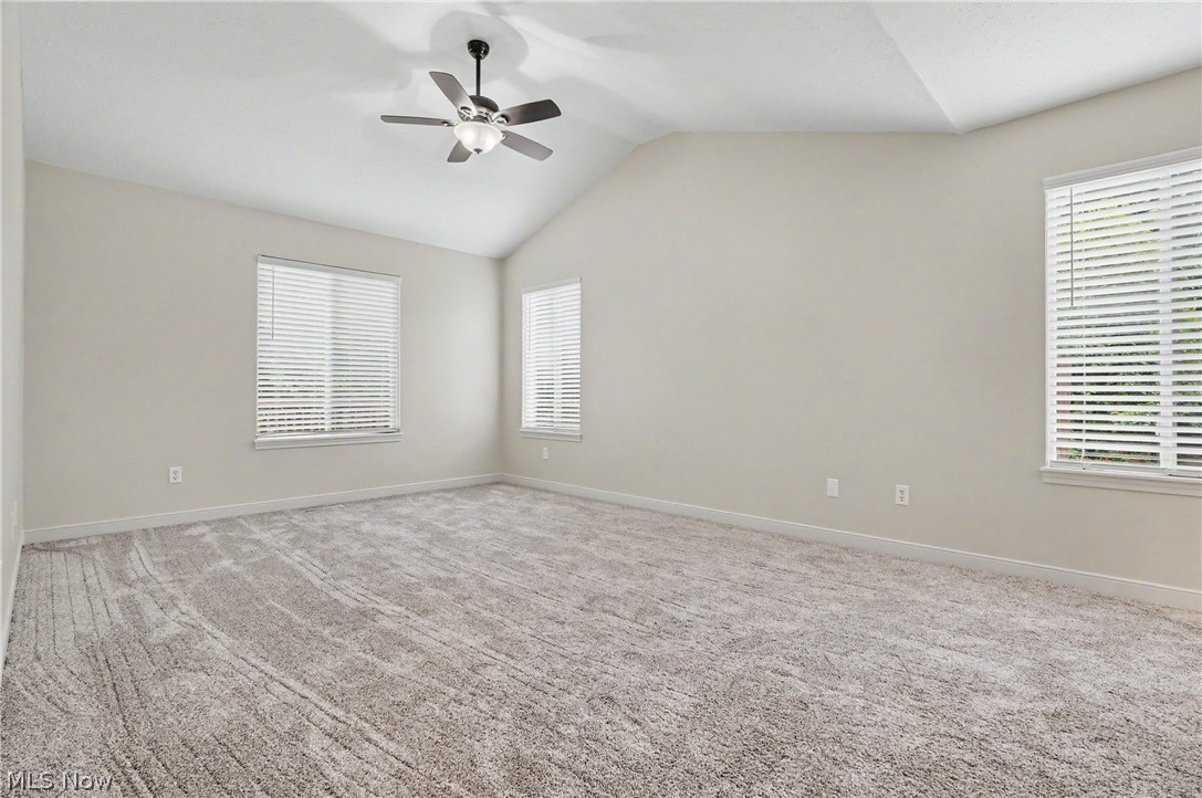 478 Kings Court Property Photo 12