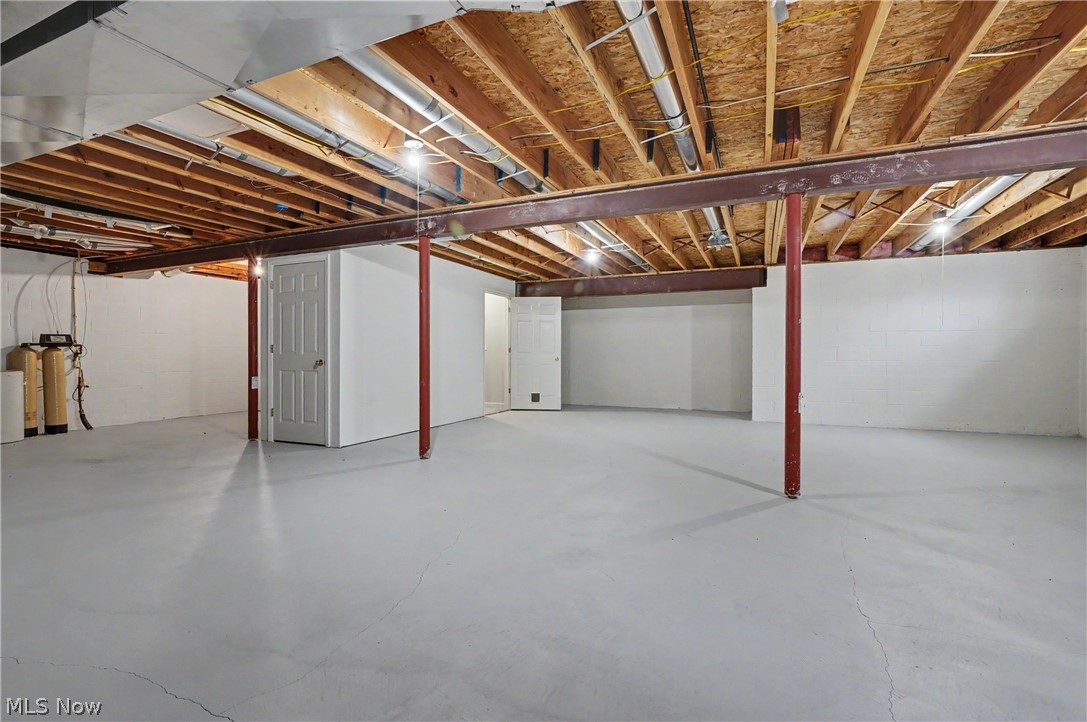 478 Kings Court Property Photo 29