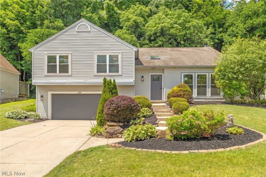 1216 Waldo Way Property Photo 1