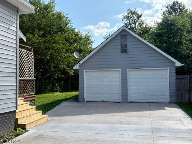 891 E 232nd Street Property Photo 31
