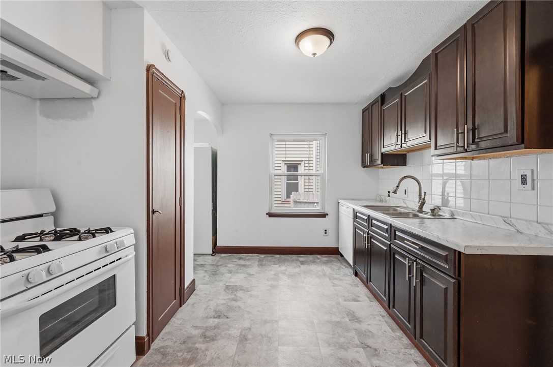 3755 Washington Park Boulevard Property Photo 6