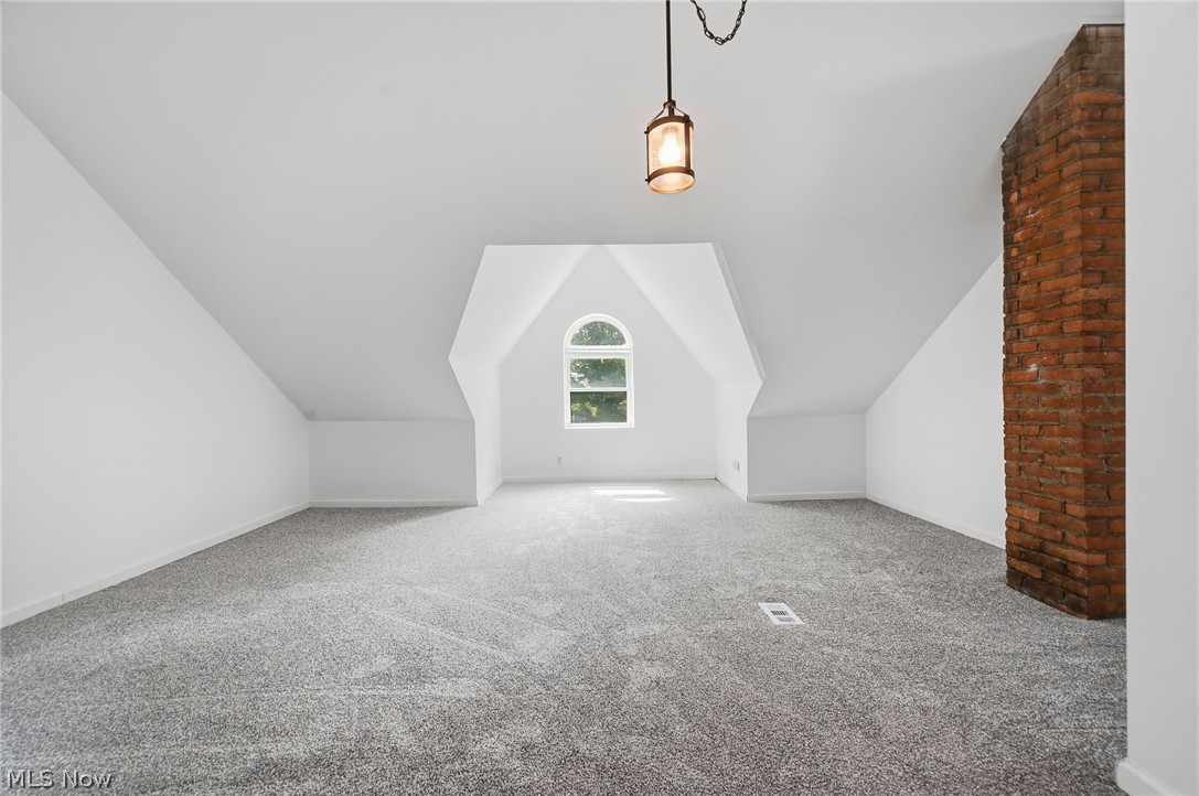 3755 Washington Park Boulevard Property Photo 9