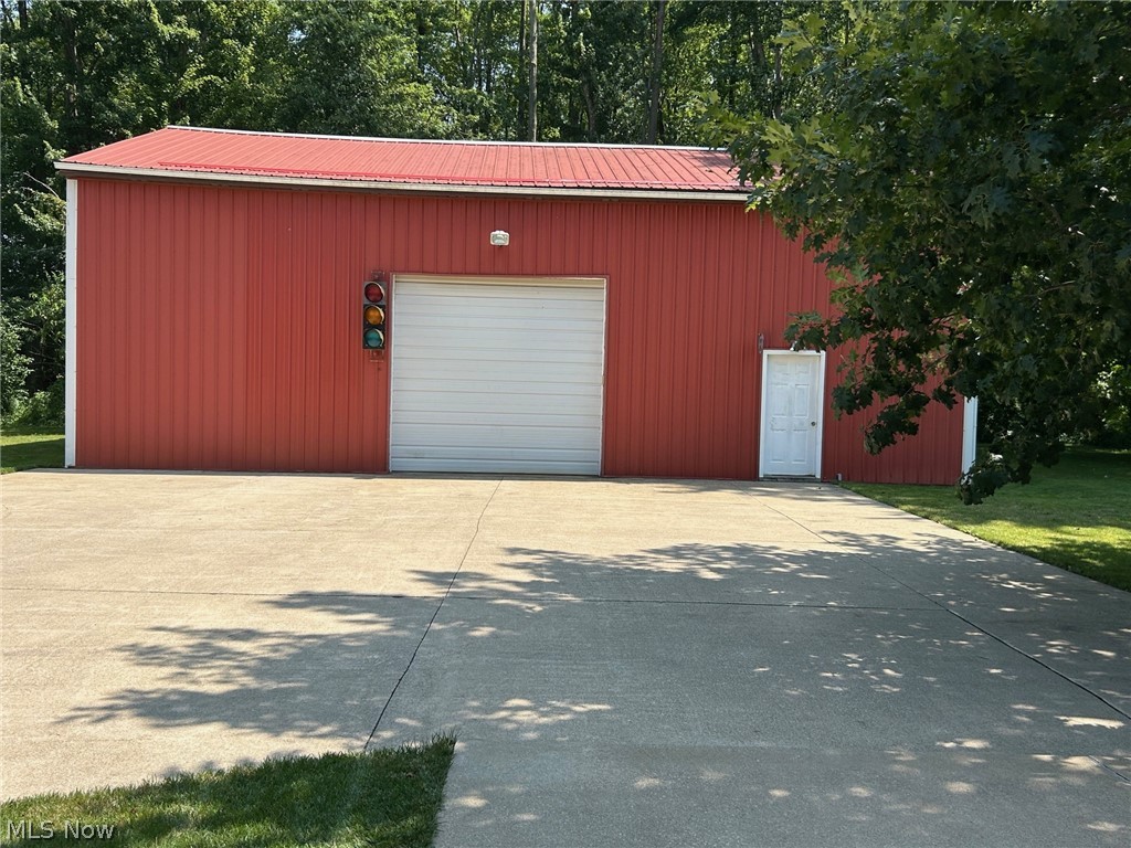 110 Railroad Street Property Photo 4
