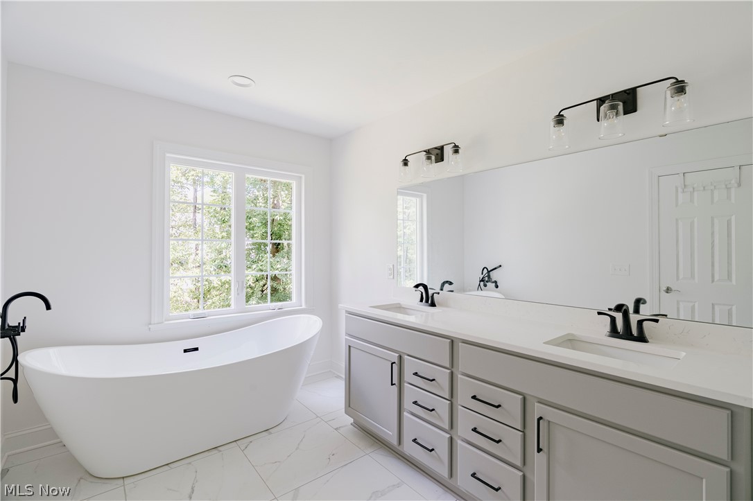 7093 Gates Mills Boulevard Property Photo 37