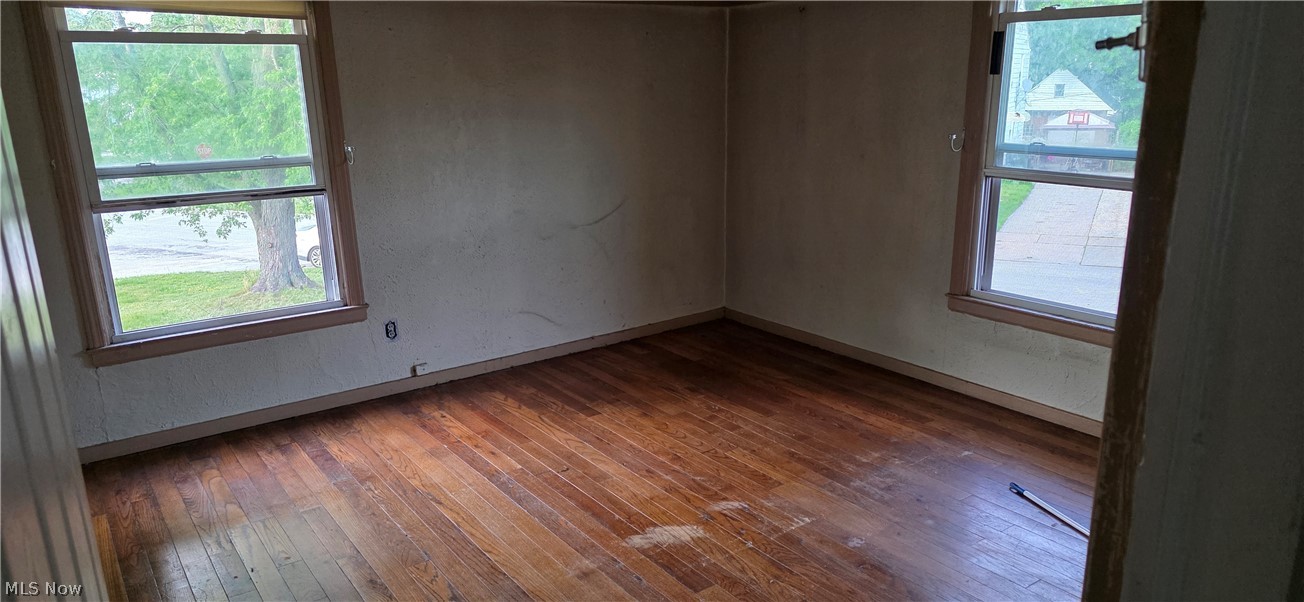 1456 E 250th Street Property Photo 7