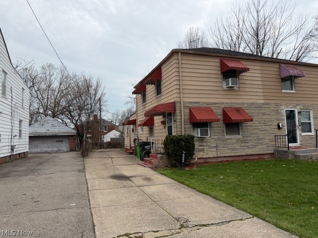 1464 E 250th Street E Property Photo 2